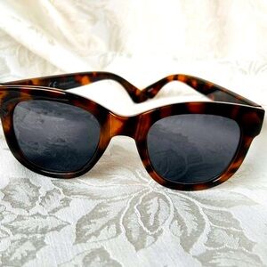 J. CREW Classic Fashion Sunglasses Tortoise BG010
